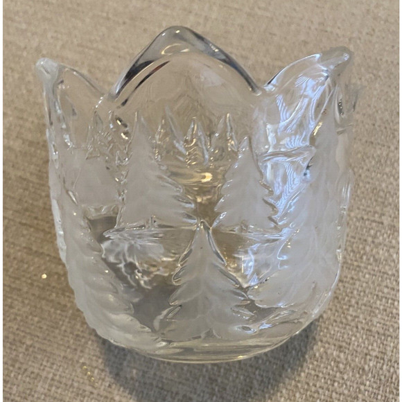 Vtg ETCHED CHRISTMAS Candy Dish HEAVY Xmas TREE HOLIDAY CRYSTAL GLASS BOWL - Picture 2 of 9